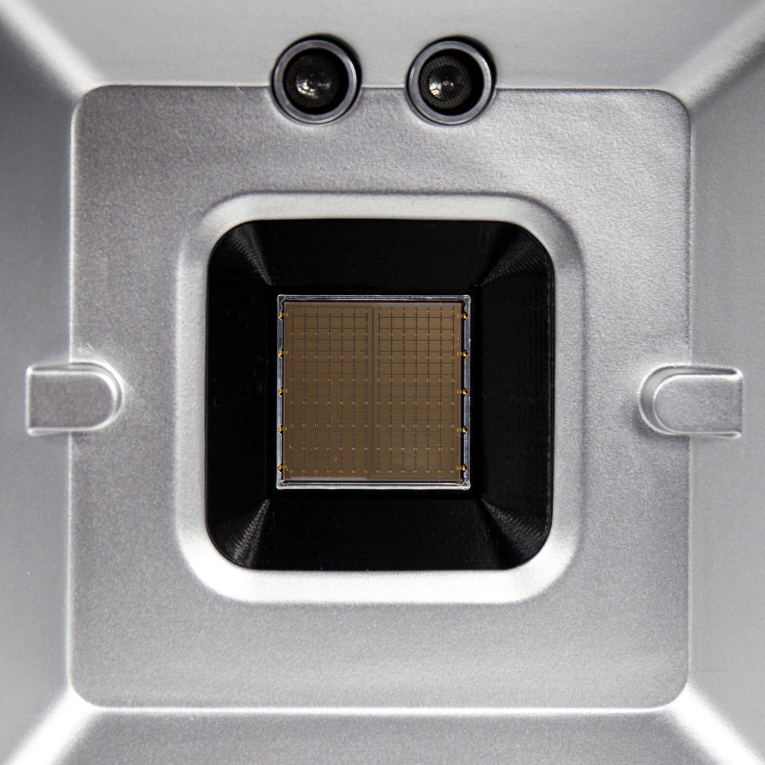 Key Advantages of MitoSOLIS Patented UVB Light Technology vs. Standard LEDs